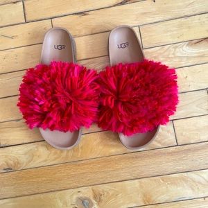 Ugg’s size 9 fluffy slides